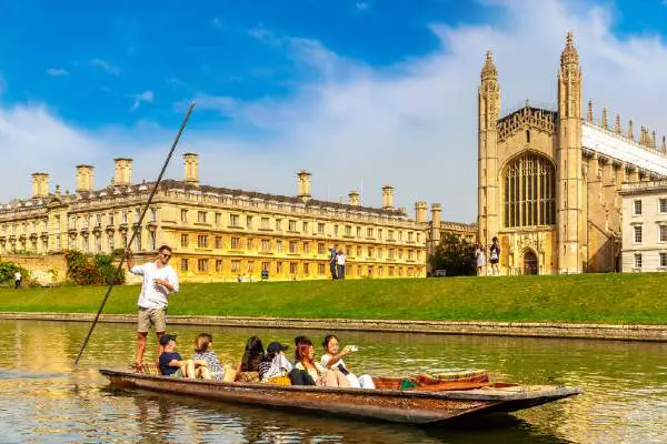 House Of Luchini - Why Business Travellers Are Choosing Short-Term Rental Properties in Cambridge Over Hotels