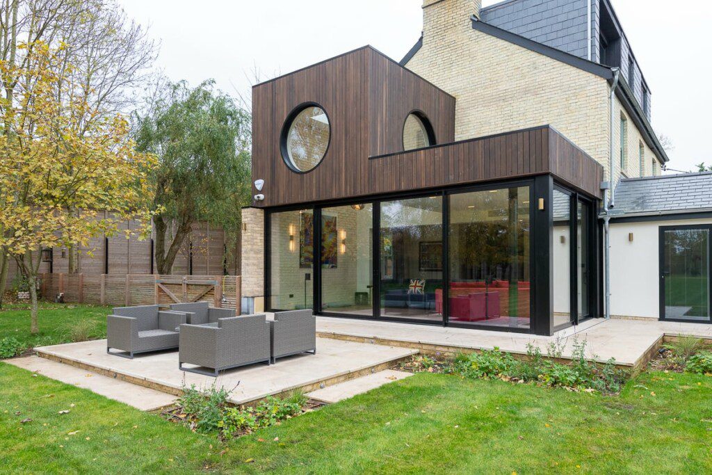 Contemporary Short Let Property with Garden Seating in Cambridge